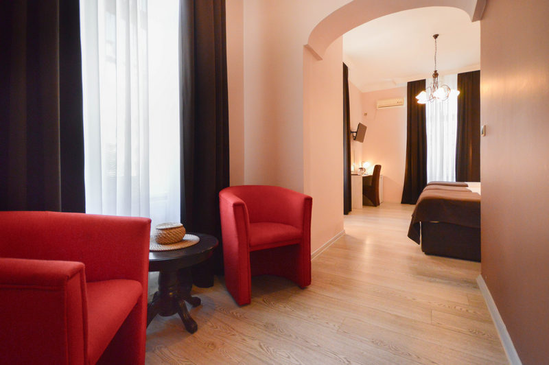 triple rooms 1 double and 1 single bed